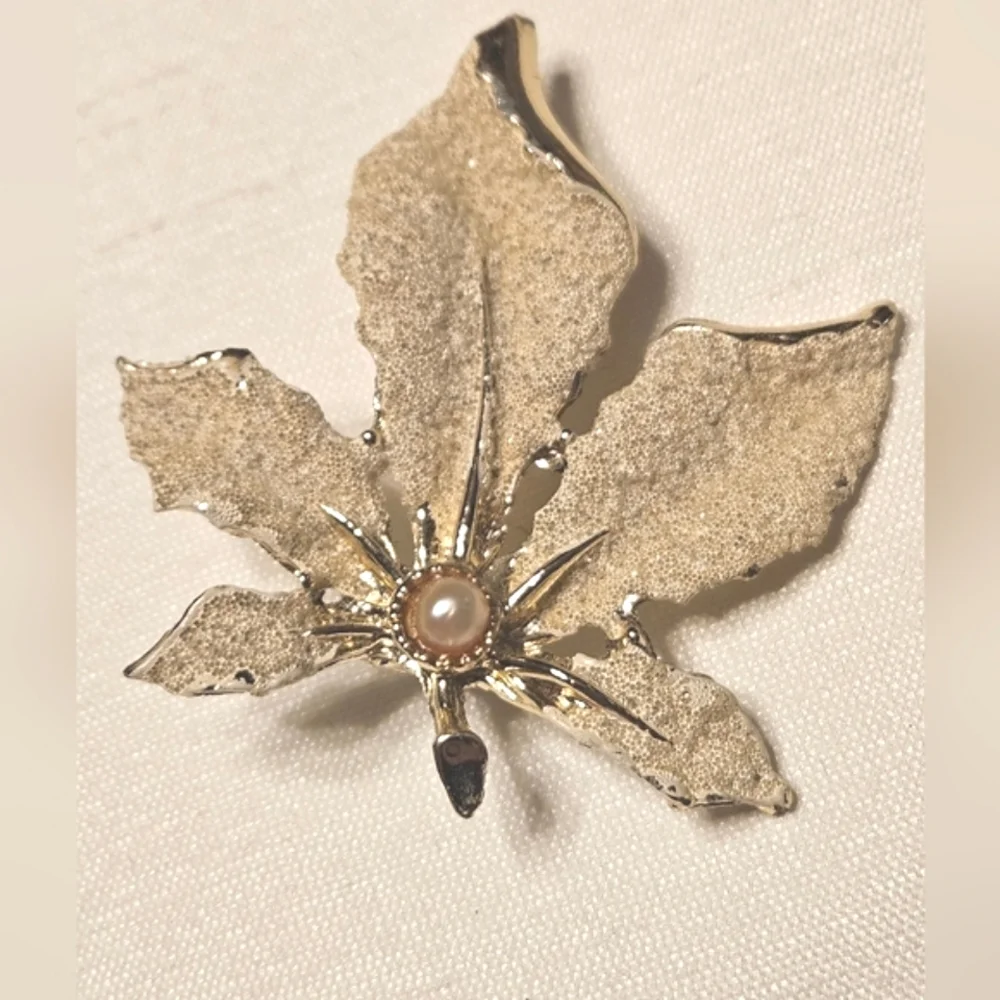 Vintage Gold-Toned Leaf  with a Textured Finish and a Cultured Pearl Brooch
